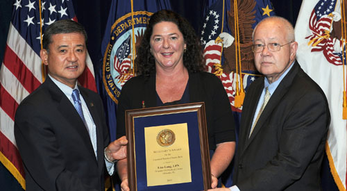 Secretary Shinseki, Lisa Lang and  Under Secretary for Health Petzel