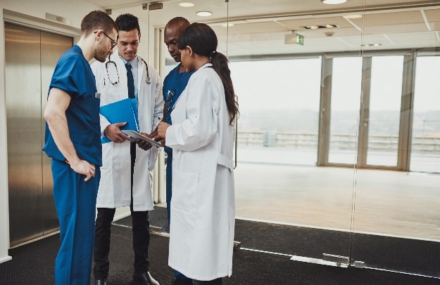 Several clinicians having a hallway conversation.